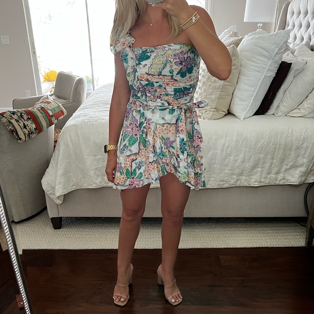 REVOLVE Love the Label Jordana Dress — Mini dress— ruffles— Size XS FLATTERING!!